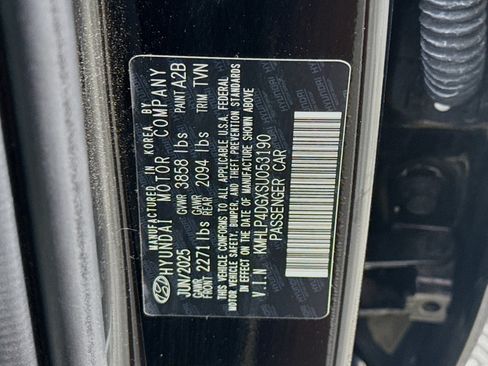Used 2025 Hyundai Elantra Limited FWD image 40