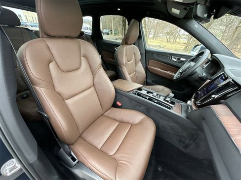 Used 2023 Volvo XC60 B5 Plus w/ Climate Package image 25