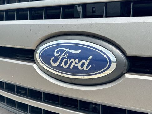 Used 2018 Ford F150 XLT w/ Equipment Group 302A Luxury AWD/4WD image 14