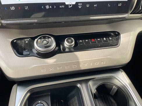 Used 2025 Ford Expedition Active AWD/4WD image 21