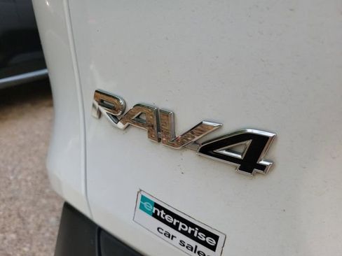 Used 2021 Toyota RAV4 XLE FWD image 10