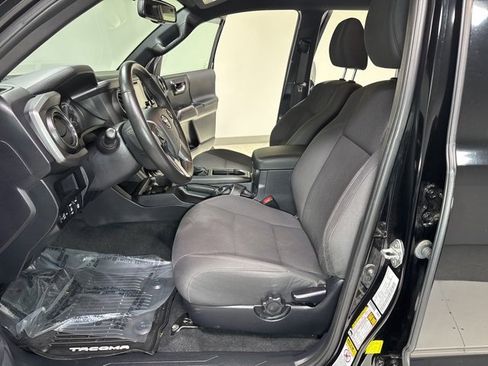 Used 2017 Toyota Tacoma TRD Off-Road image 9