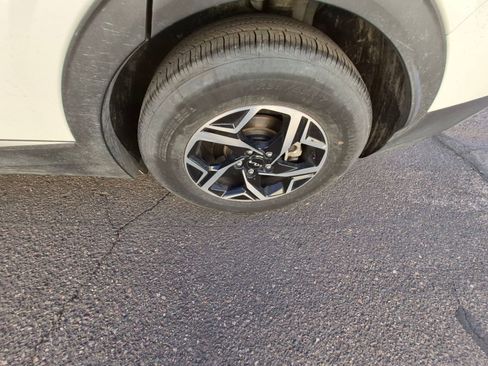 Used 2025 Kia Sportage LX image 9