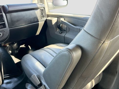 Used 2022 GMC Savana 2500 w/ Driver Convenience Package RWD image 21