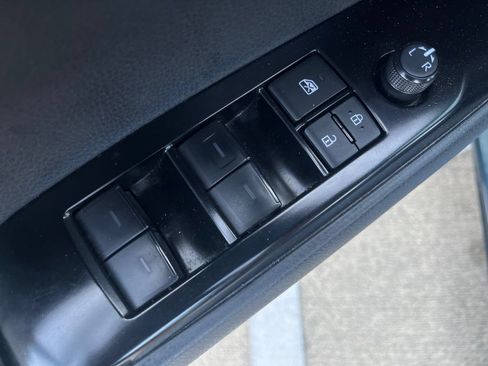 Used 2025 Toyota Camry SE w/ Convenience Package FWD image 13