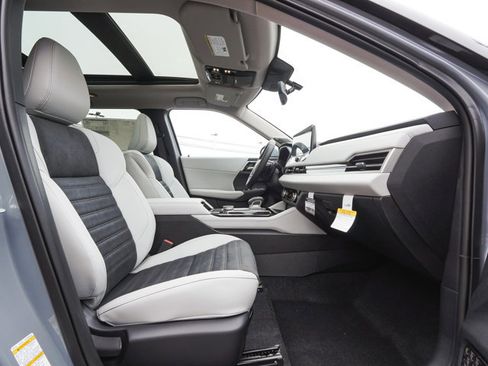 New 2026 Mitsubishi Outlander SE image 42