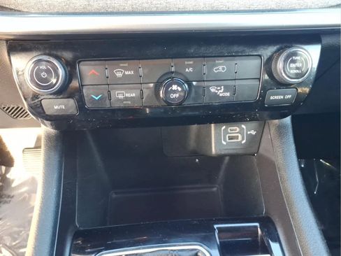 Used 2024 Jeep Compass Latitude AWD/4WD image 23