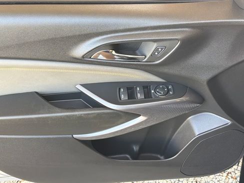 Used 2024 Chevrolet Trax ACTIV w/ Sunroof Package image 3