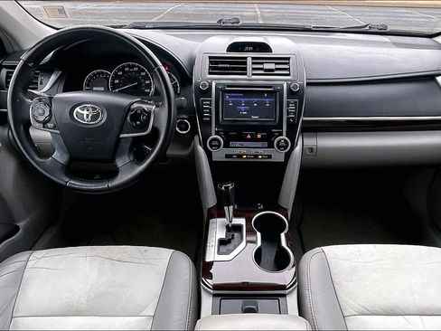 Used 2014 Toyota Camry XLE w/ Leather Package image 13