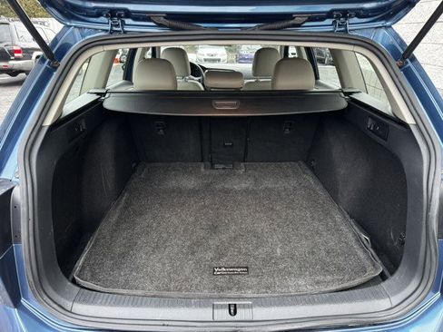 Used 2015 Volkswagen Golf S image 9