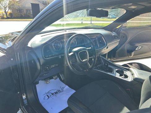 Used 2016 Dodge Challenger R/T image 17