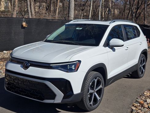 New 2026 Volkswagen Taos SEL image 1