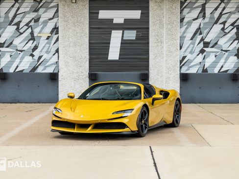 Used 2023 Ferrari SF90 Spider AWD/4WD image 5