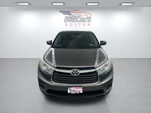 Used 2016 Toyota Highlander LE FWD image 2