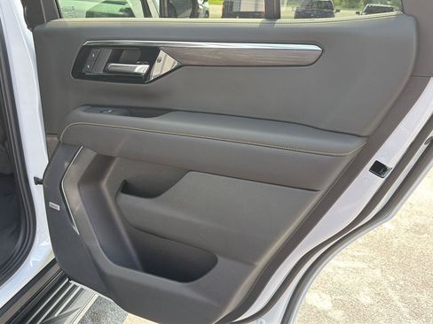 New 2026 Chevrolet Tahoe Premier w/ Sun And Tow Package AWD/4WD image 17