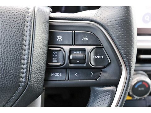 Used 2025 Toyota 4Runner TRD Off-Road Premium AWD/4WD image 16
