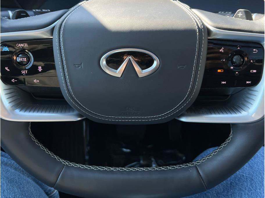 Used 2025 INFINITI QX80 Sensory AWD/4WD image 14