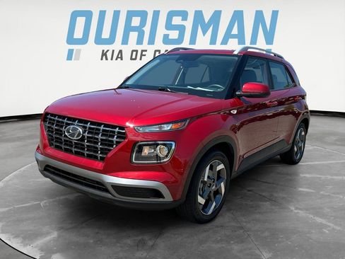 Used 2025 Hyundai Venue SEL FWD image 2