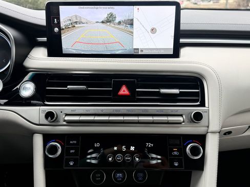 Used 2025 Genesis G70 2.5T image 28