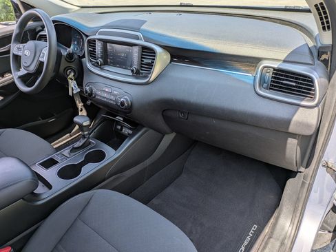 Used 2020 Kia Sorento LX AWD/4WD image 22