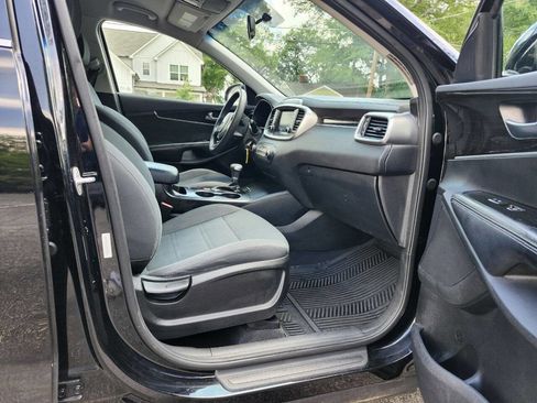 Used 2019 Kia Sorento L FWD image 5