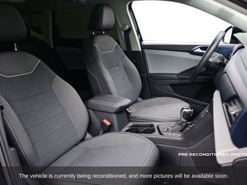 Used 2023 Volkswagen Taos SE w/ Panoramic Sunroof Package image 10