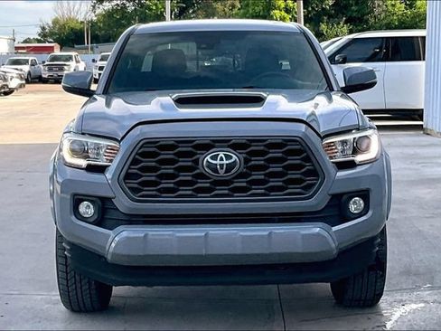 Used 2020 Toyota Tacoma TRD Sport AWD/4WD image 2