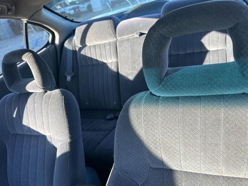 Used 2003 Pontiac Grand Prix SE image 8