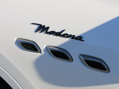 Used 2022 Maserati Levante Modena AWD/4WD image 16