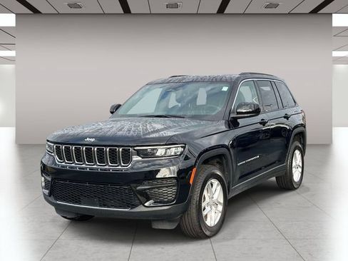 Used 2025 Jeep Grand Cherokee Laredo X AWD/4WD image 8