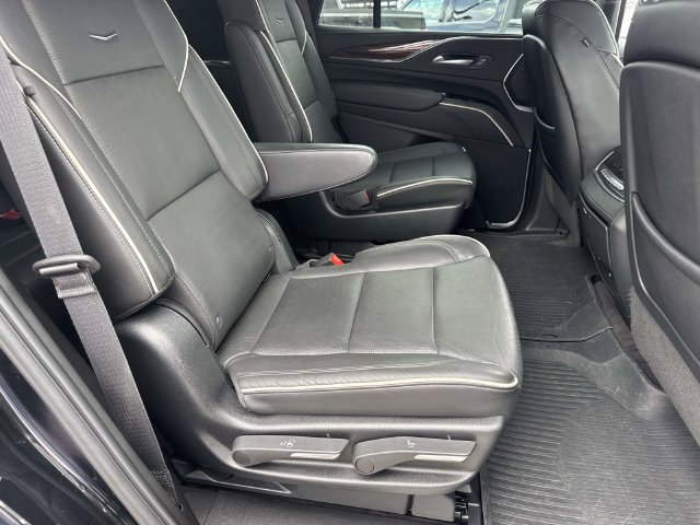 Used 2023 Cadillac Escalade Premium Luxury w/ Performance Package AWD/4WD image 13