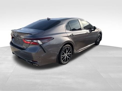 Used 2022 Toyota Camry SE w/ Cold Weather Package image 6