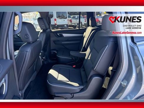 Used 2025 Buick Enclave Preferred image 13