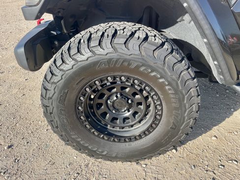Used 2023 Jeep Wrangler Unlimited Rubicon AWD/4WD image 9