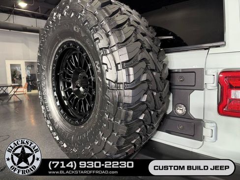Used 2024 Jeep Wrangler Unlimited Rubicon 4xe AWD/4WD image 15