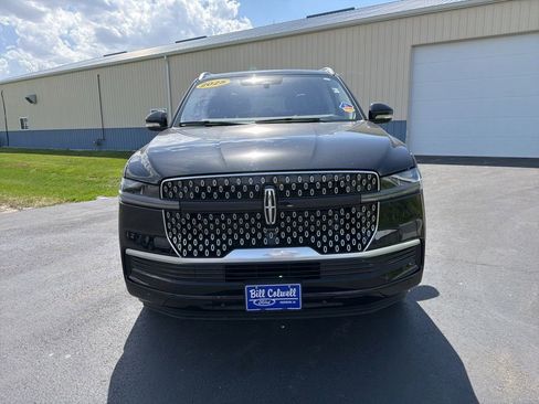 Used 2025 Lincoln Navigator Reserve AWD/4WD image 9