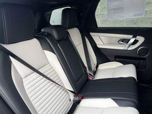 New 2025 Land Rover Discovery Sport Dynamic SE image 15