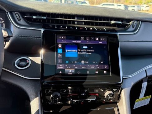 New 2025 Jeep Grand Cherokee Altitude image 18