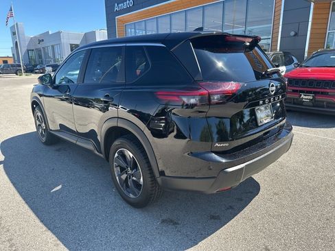 Used 2025 Nissan Rogue SV FWD image 9