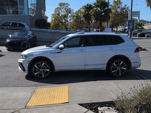 Used 2024 Volkswagen Tiguan SEL R-Line AWD/4WD image 10
