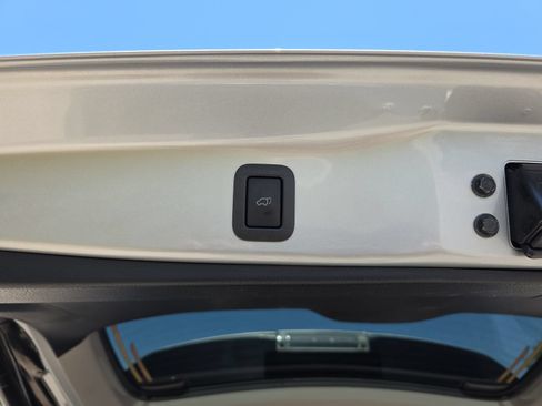 Used 2017 Toyota Highlander XLE FWD image 32