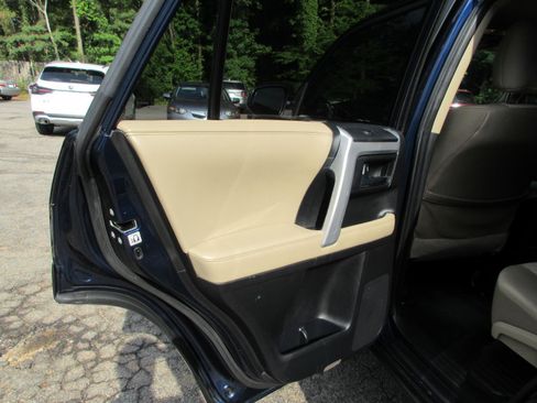 Used 2017 Toyota 4Runner SR5 RWD image 8