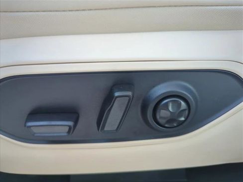 New 2026 Jeep Grand Cherokee Limited RWD image 18