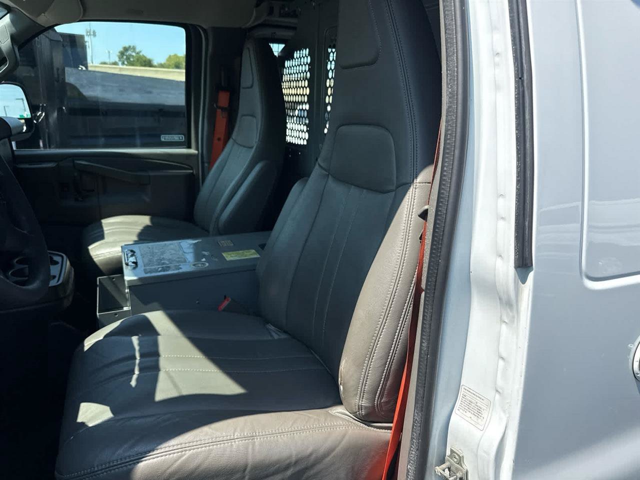 Used 2017 Chevrolet Express 2500 RWD image 13