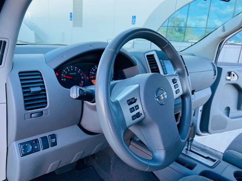 Used 2019 Nissan Frontier SV image 18