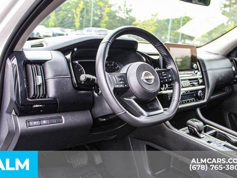 Used 2024 Nissan Pathfinder SV FWD image 34