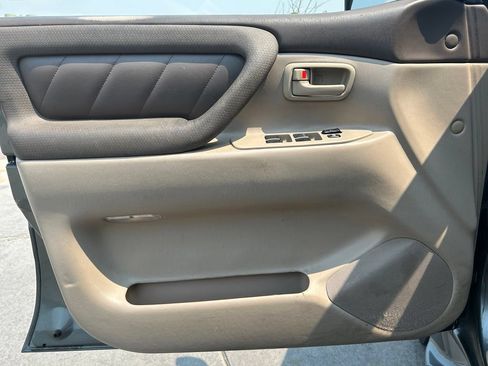 Used 2000 Toyota Land Cruiser AWD/4WD image 11