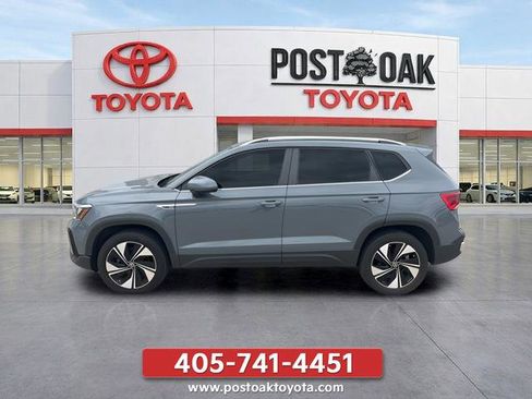 Used 2024 Volkswagen Taos SE w/ Panoramic Sunroof Package AWD/4WD image 8