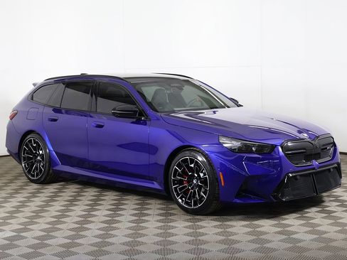 Used 2025 BMW M5 Touring image 2