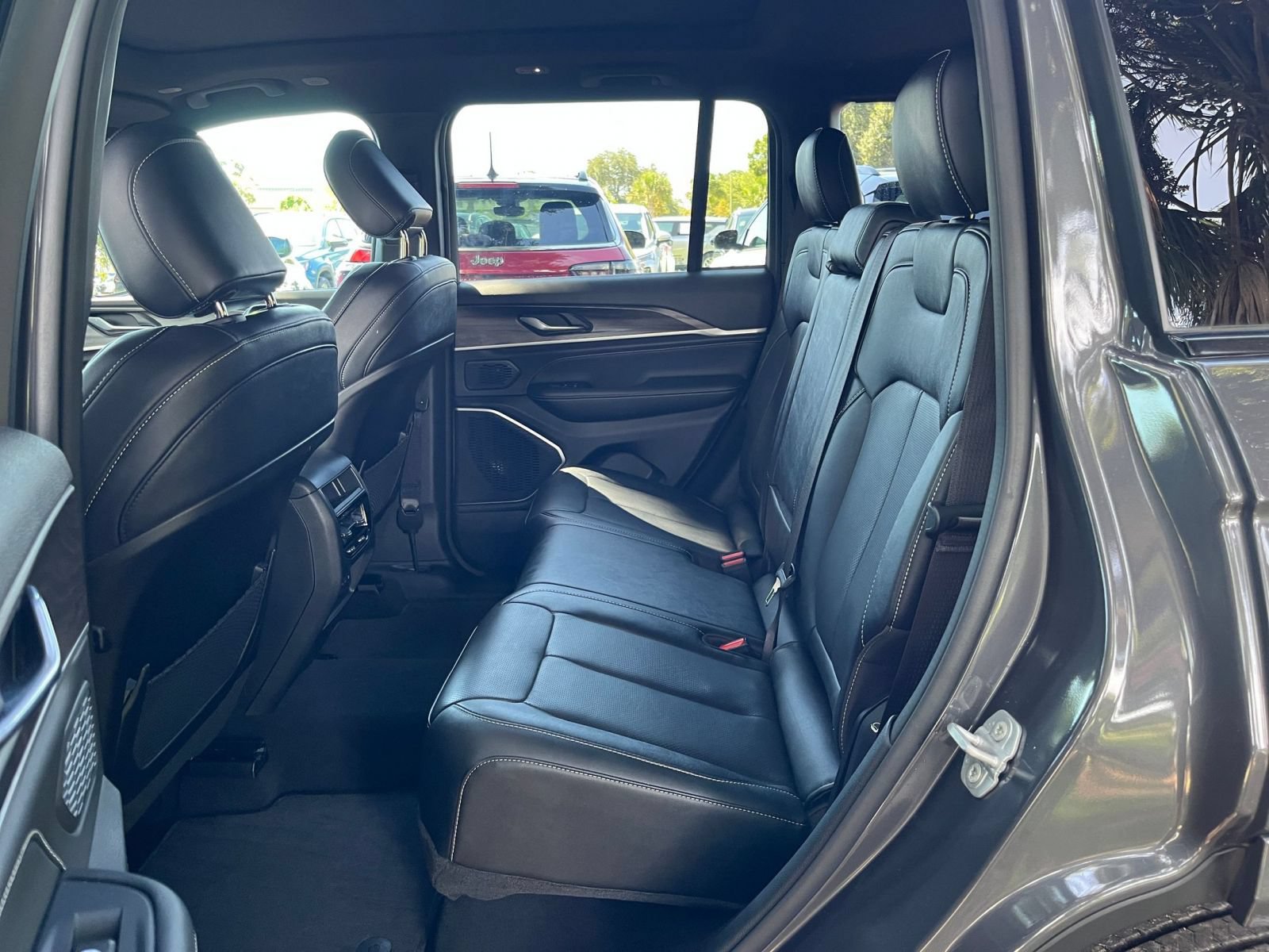 Used 2026 Jeep Grand Cherokee Limited AWD/4WD image 27